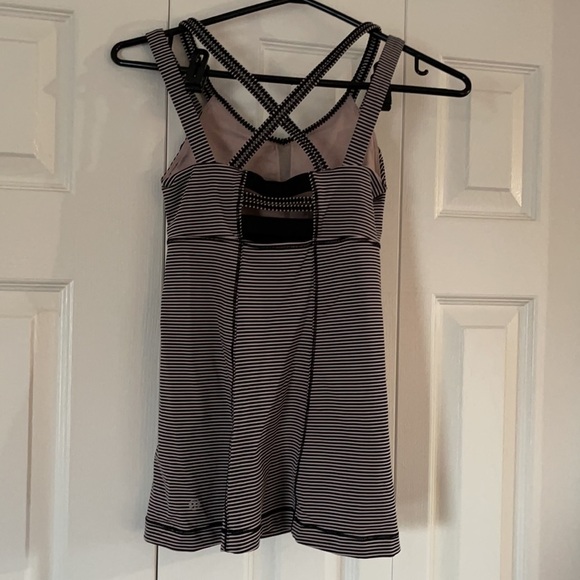 Lululemon Tank Top Size 4🥰🥰 - Picture 2 of 5